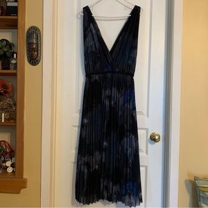 Aritzia Wilfred sleeveless deep v front and back maxi dress